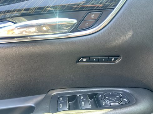Used 2022 Cadillac XT6 Premium Luxury FWD image 22