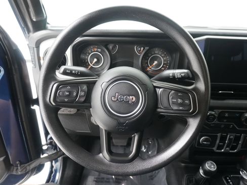 Used 2025 Jeep Gladiator Sport AWD/4WD image 18