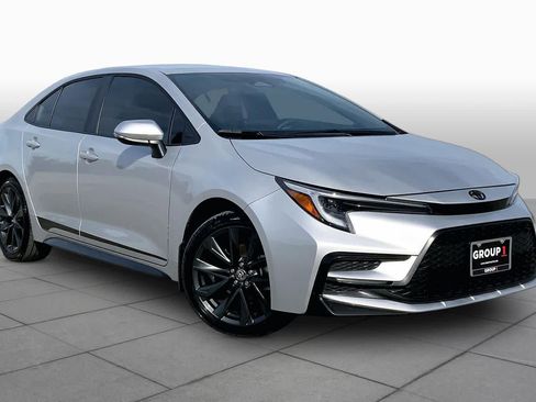Used 2026 Toyota Corolla SE FWD image 3