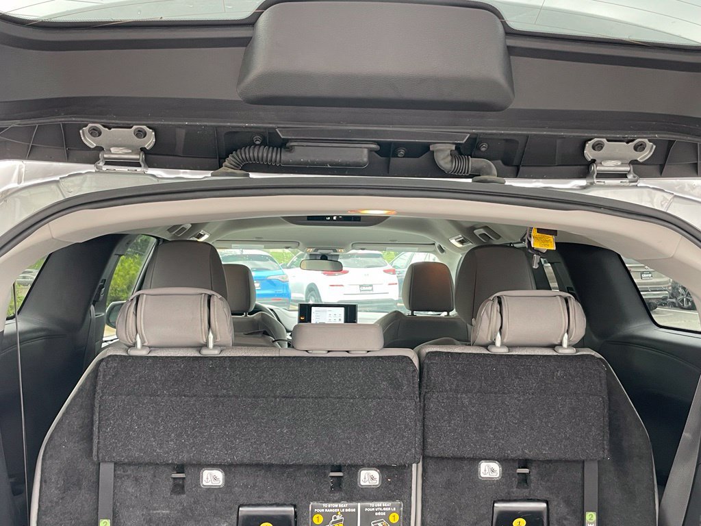 Used 2025 Toyota Sienna LE FWD image 24