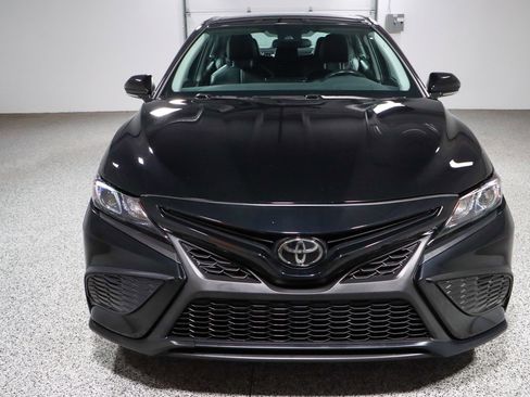 Used 2024 Toyota Camry SE image 4