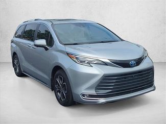 Certified 2025 Toyota Sienna Platinum AWD/4WD video 3