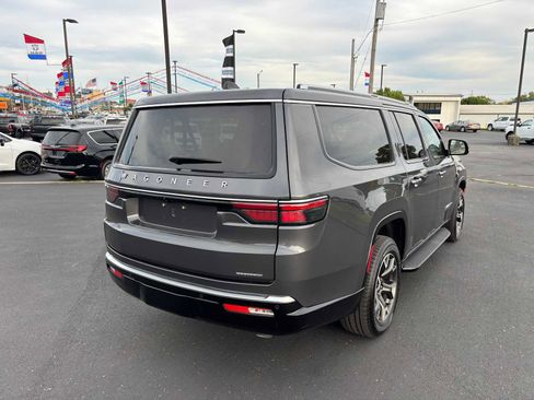 Certified 2024 Jeep Wagoneer L Series III w/ Flexible Seating Group image 5