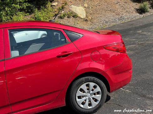 Used 2013 Hyundai Accent GLS FWD image 24