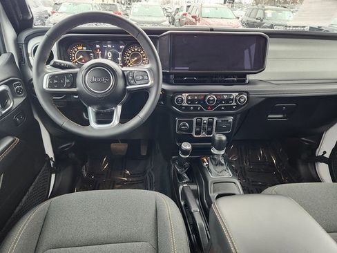 Used 2024 Jeep Wrangler Sahara image 9