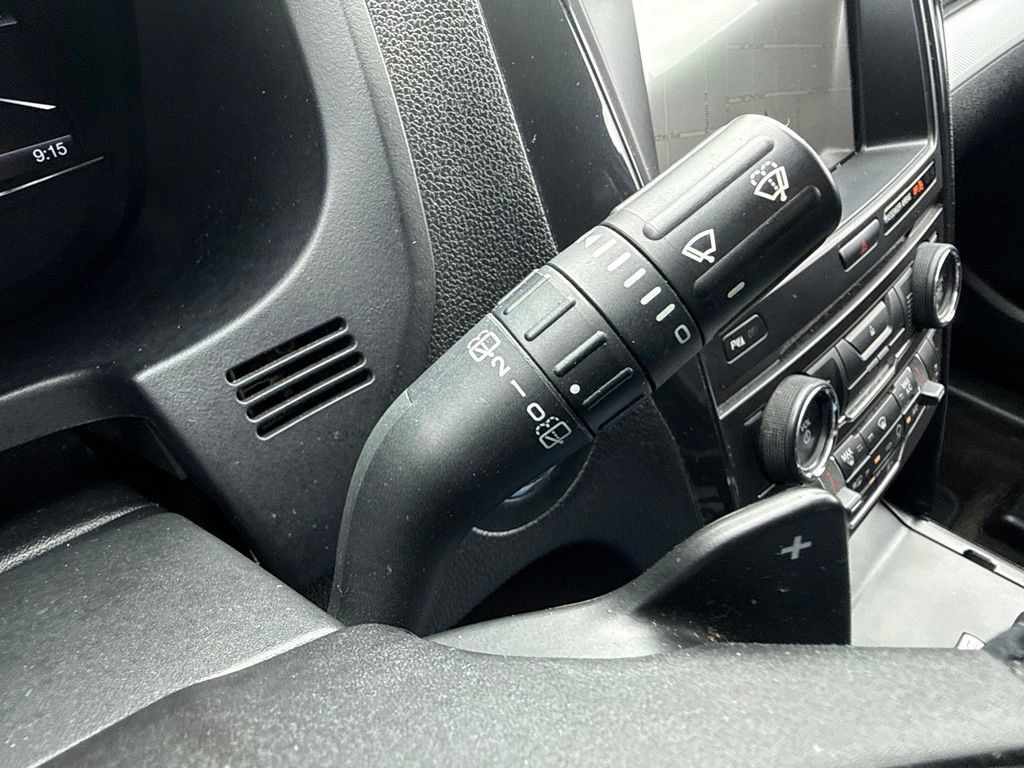 Used 2017 Ford Explorer XLT w/ Equipment Group 202A AWD/4WD image 31
