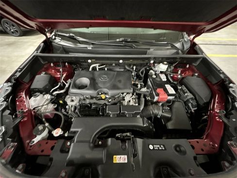 Used 2021 Toyota RAV4 XLE Premium image 14