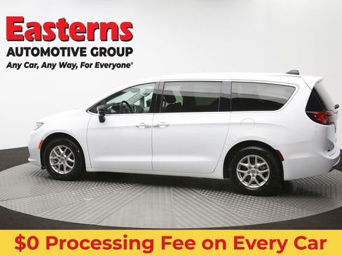 Used 2024 Chrysler Pacifica Touring-L FWD image 63