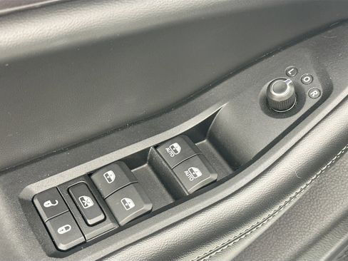 Used 2023 Jeep Grand Cherokee Altitude image 17