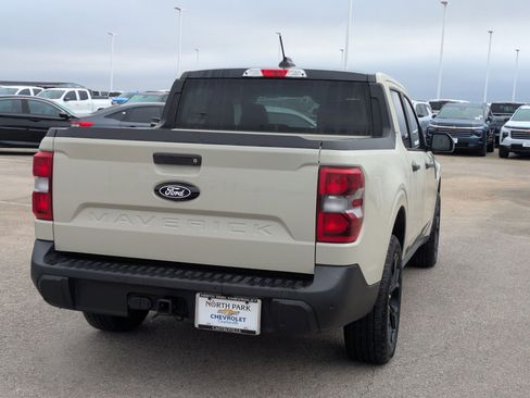 Used 2025 Ford Maverick XLT w/ Black Appearance Package image 3