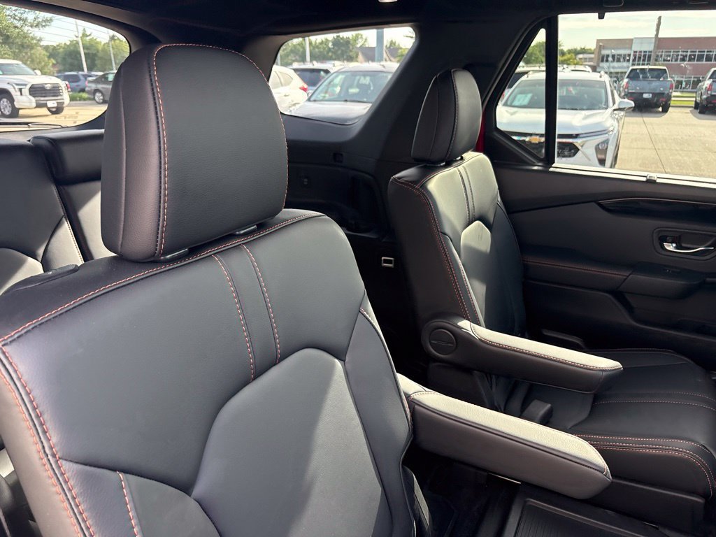 Certified 2025 Honda Pilot TrailSport image 34