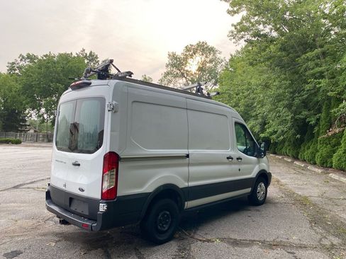 Used 2018 Ford Transit 250 130 Medium Roof RWD image 5