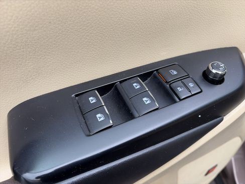 Used 2019 Toyota Highlander Limited Platinum AWD/4WD image 16