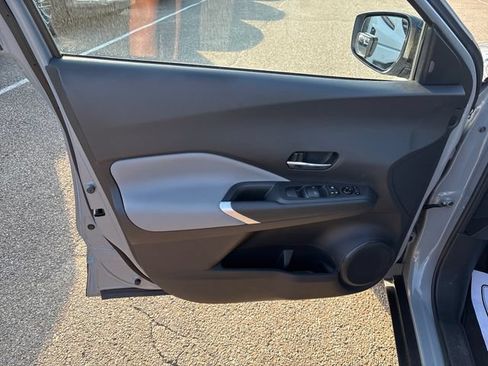 Used 2024 Nissan Kicks SR w/ SR Premium Package FWD image 7
