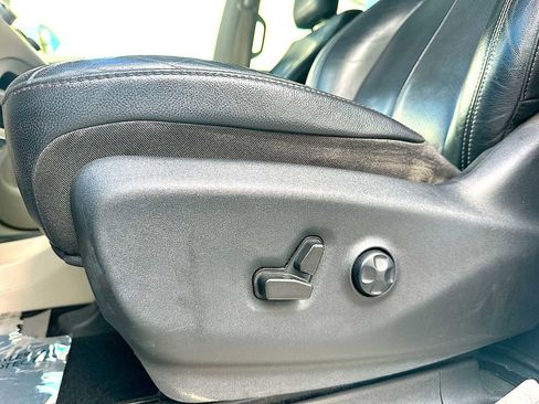 Used 2022 Chrysler Pacifica Touring-L image 14