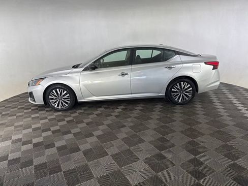 Used 2024 Nissan Altima 2.5 SV FWD image 8