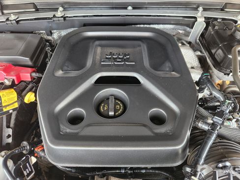 Used 2024 Jeep Wrangler Unlimited Sahara AWD/4WD image 31