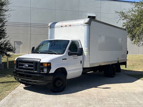 Used 2017 Ford E-350 and Econoline 350 Super Duty image 1