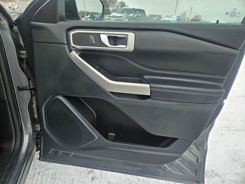 Used 2022 Ford Explorer XLT w/ Equipment Group 202A image 37