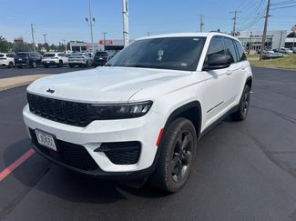 Used 2023 Jeep Grand Cherokee Altitude AWD/4WD video 1