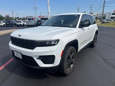 Used 2023 Jeep Grand Cherokee Altitude AWD/4WD image 1