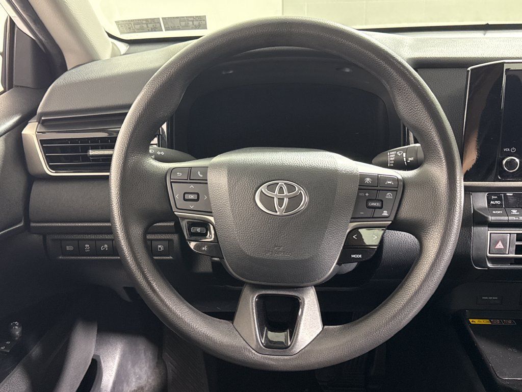 Used 2025 Toyota Camry LE FWD image 18