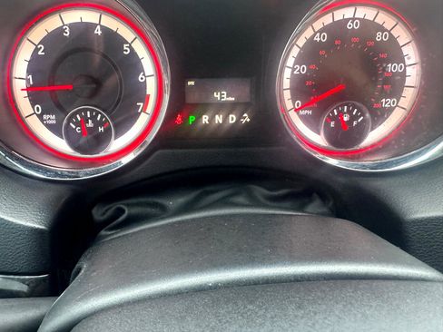 Used 2014 Dodge Grand Caravan SXT image 19