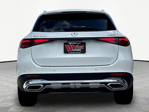 Used 2025 Mercedes-Benz GLC 300 4MATIC image 5