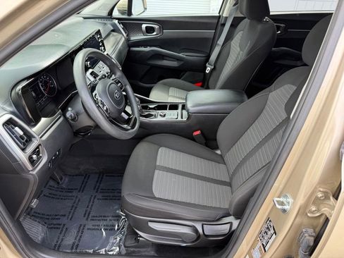 Used 2021 Kia Sorento LX AWD/4WD image 16
