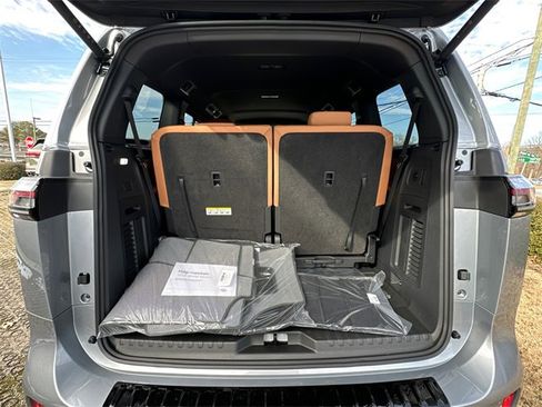 New 2025 Volkswagen ID. Buzz Pro S image 18