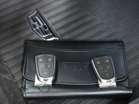 Used 2024 Cadillac XT5 Luxury w/ LPO, Floor Liner Package FWD image 23