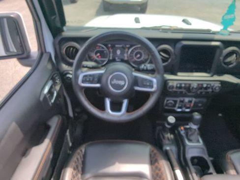Used 2021 Jeep Wrangler Unlimited Sahara AWD/4WD image 8