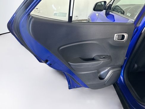 Used 2025 Hyundai Venue SEL FWD image 27