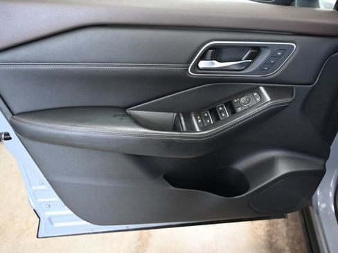 Used 2021 Nissan Rogue Platinum FWD image 30