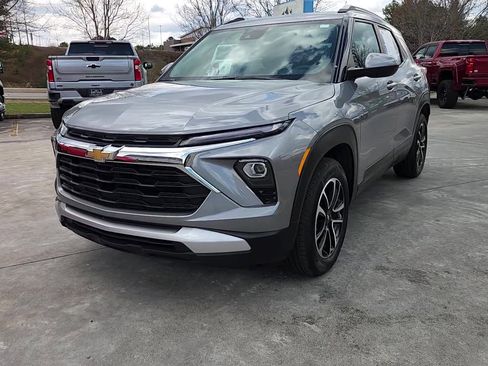 Used 2024 Chevrolet TrailBlazer LT w/ Driver Confidence Package image 11