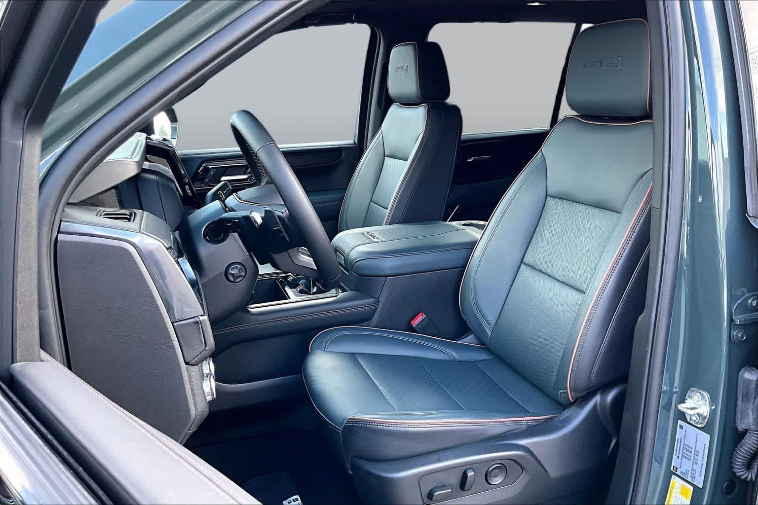 Used 2025 GMC Yukon XL AT4 AWD/4WD image 10