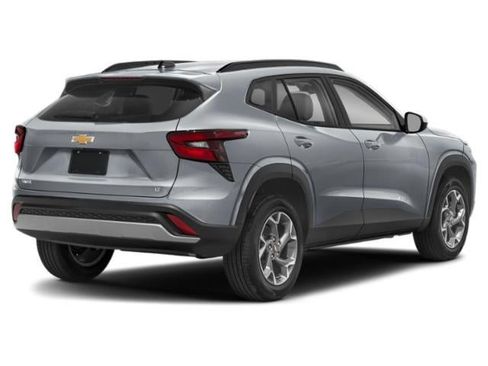 Used 2025 Chevrolet Trax LT FWD image 3