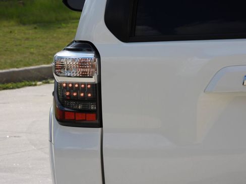 Used 2021 Toyota 4Runner SR5 AWD/4WD image 31