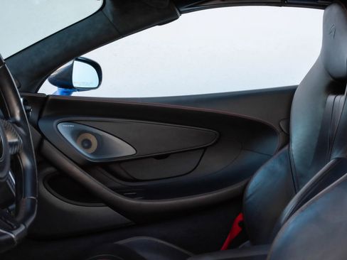 Used 2018 McLaren 570S Spider RWD image 13