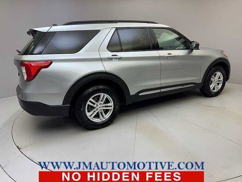 Used 2023 Ford Explorer XLT AWD/4WD image 5