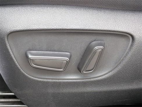 Used 2023 Toyota Highlander LE image 20