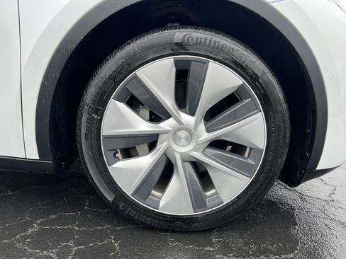 Used 2021 Tesla Model Y Long Range image 10