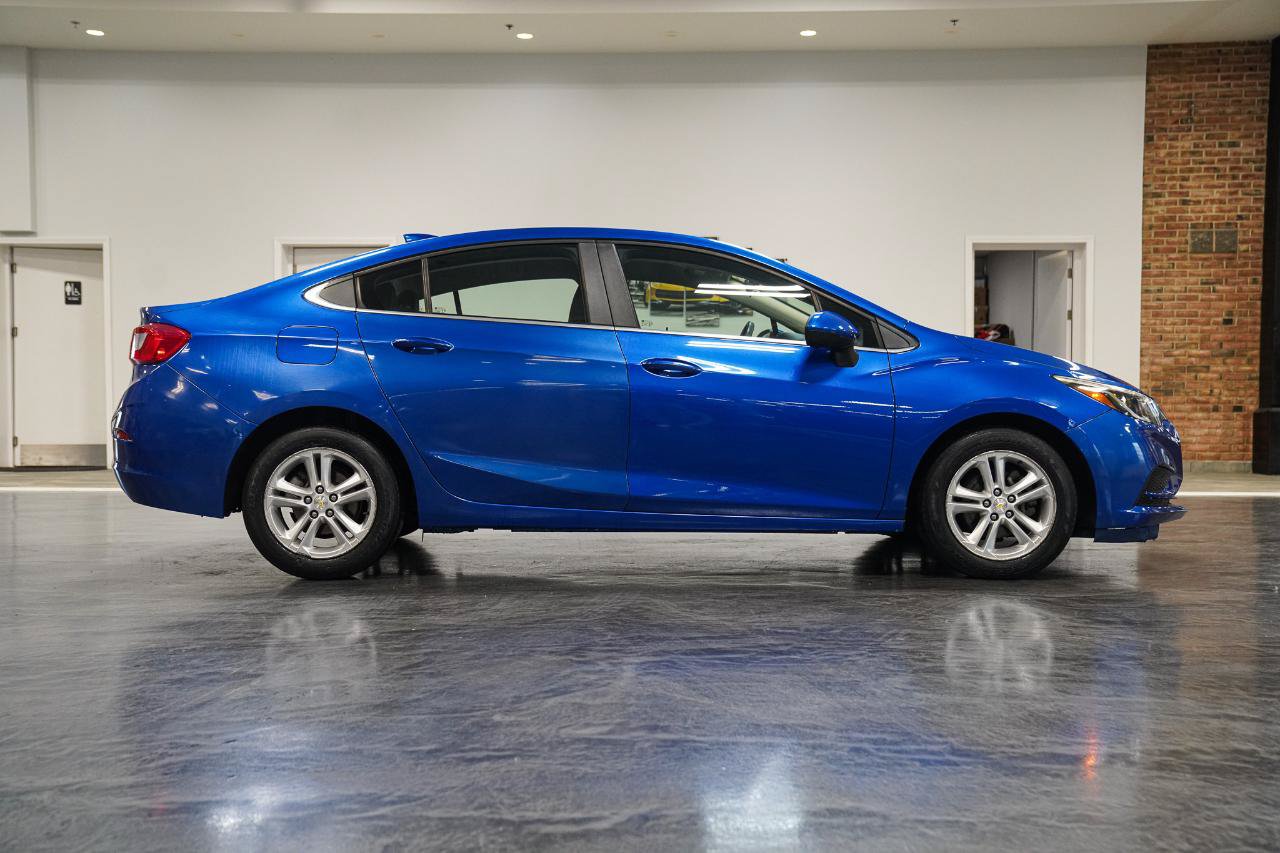 Used 2017 Chevrolet Cruze LT FWD image 10