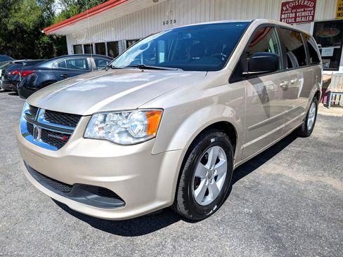 Used 2013 Dodge Grand Caravan SE image 3