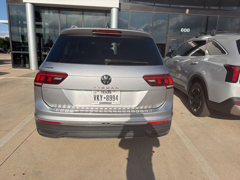 Used 2022 Volkswagen Tiguan SE FWD image 7