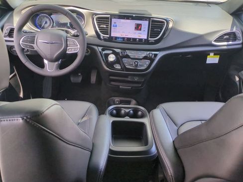 New 2026 Chrysler Voyager LX image 16