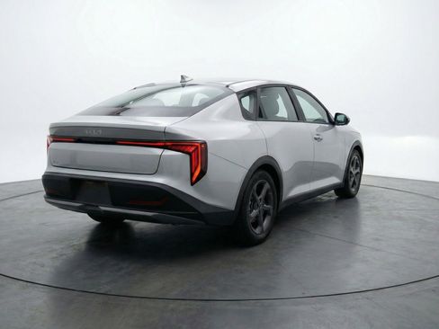 Used 2025 Kia K4 LXS image 9