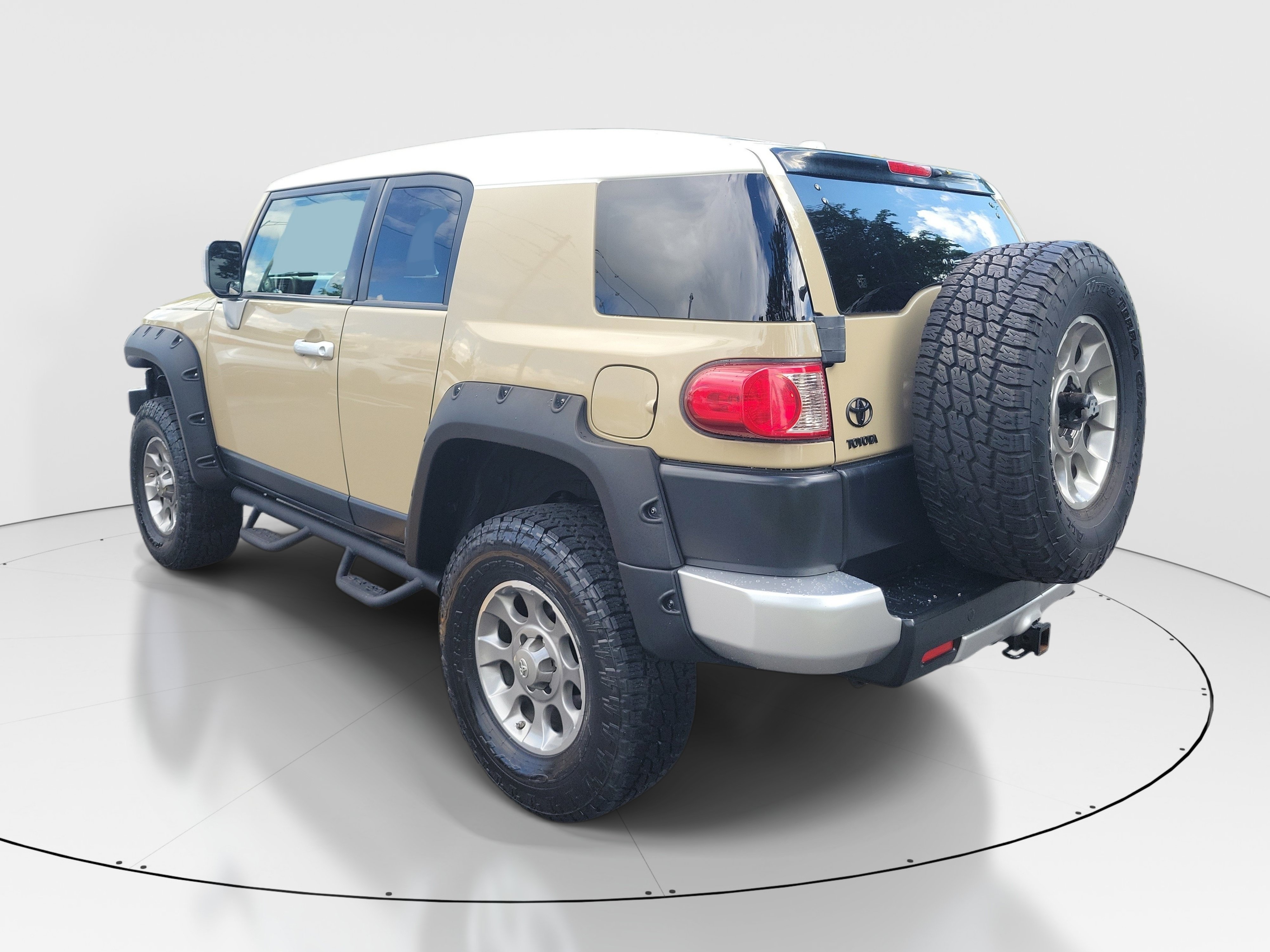 Used 2011 Toyota FJ Cruiser 4WD w/ Upgrade Pkg image 4