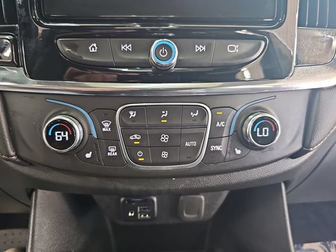 Used 2023 Chevrolet Traverse LT w/ LT Premium Package AWD/4WD image 22