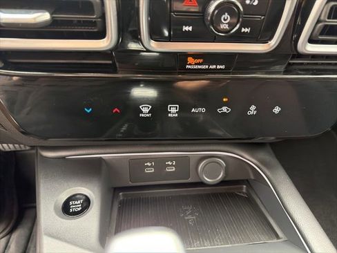 Used 2026 Nissan Sentra SR w/ Floor Mat Package FWD image 17